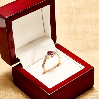 Inel Cadou din Aur cu Ametist si Diamante - model i015