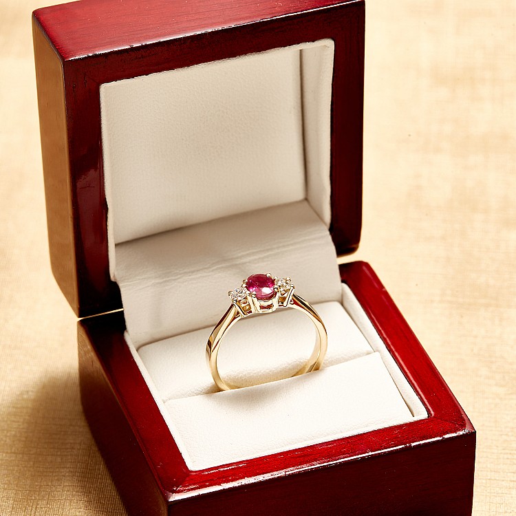 Inel de Logodna din Aur 18k sau Platina cu Rubin si Diamante - model i015