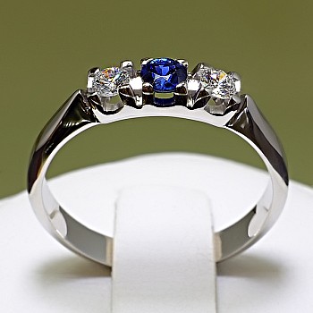 Inel Cadou din Aur cu Safir si Diamante - model i085