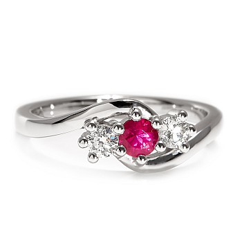 Inel Cadou Three-Stone din Aur cu Rubin si Diamante - model i091