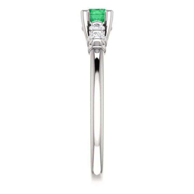 Inel de Logodna din Aur 18k sau Platina cu Smarald si Diamante - model i122543