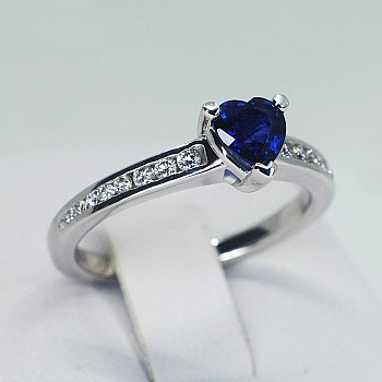 Inel de Logodna din Aur 18k sau Platina cu Safir Inima si Diamante - model i122866