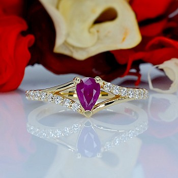 Inel de Logodna din Aur 18k sau Platina cu Rubin lacrima si Diamante - model i533
