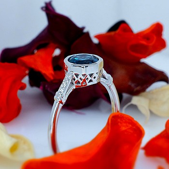 Inel Vintage din Aur sau Platina cu Topaz si Diamante - model i1394