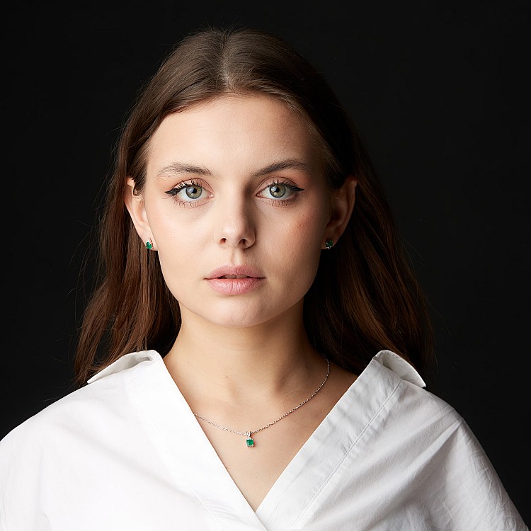 Set Cercei si Pandantiv din Aur cu Smaralde Cushion si Diamante - model set2455