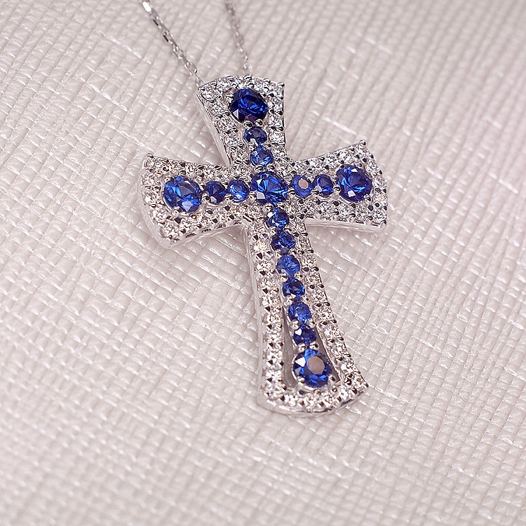 Cruciulita Unisex din Aur cu Diamante si Safire - model pan1581