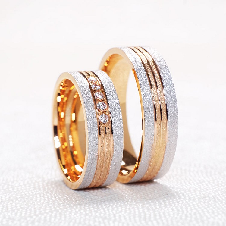 Verighete din Aur 18k doua culori si Diamante - model v0761