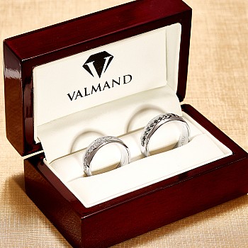 Verighete din Aur 18k sau Platina cu Diamante Incolore si Negre - model v135.2