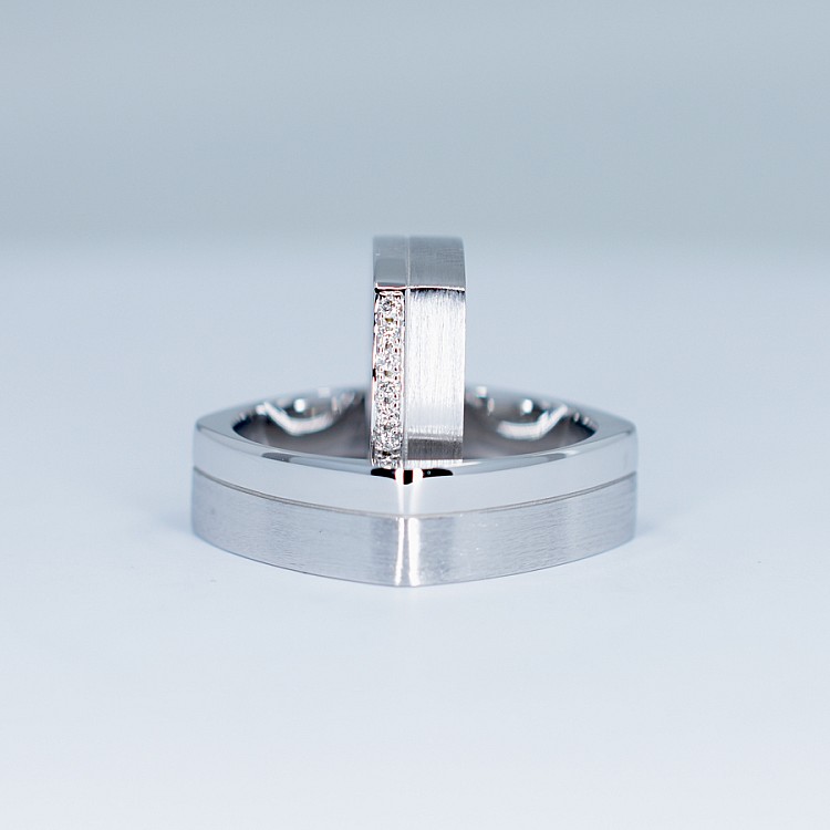 Verighete Patrate din Aur 18k sau Platina cu Diamante - model v189