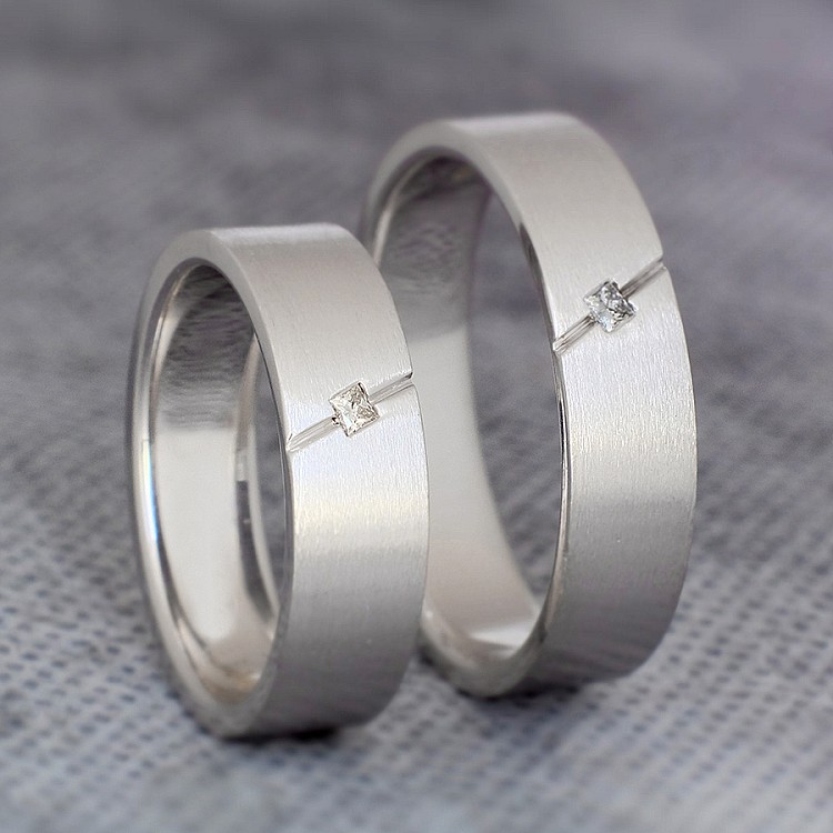 Verighete din Aur 18k sau Platina cu Diamante Patrate - model v193