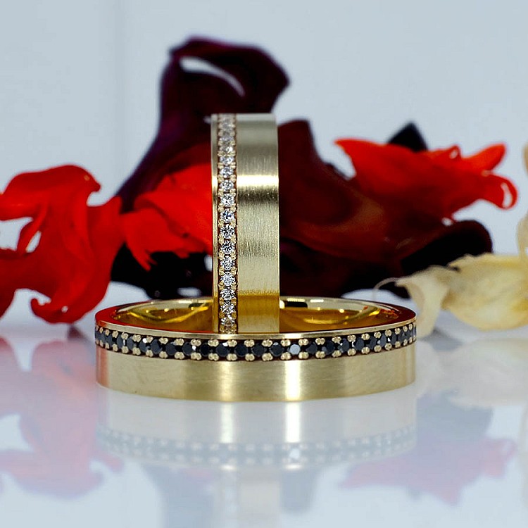 Verighete din Aur 18k sau Platina cu Diamante Incolore si Negre - model v231