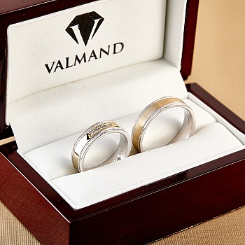 Verighete din Doua Culori de Aur 18k cu Diamante - model v324
