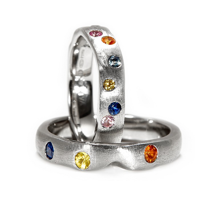 Verighete FreeForm din Aur 18k sau Platina cu Safire Colorate - model v4526