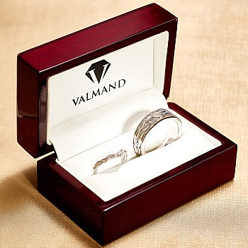 Verighete din Aur 18k cu Model Laser inspirat din natura si Diamante - model v4687