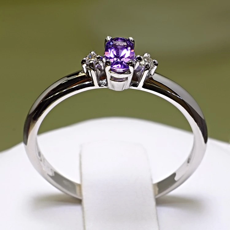 Inel Cadou din Aur cu Ametist si Diamante - model i020