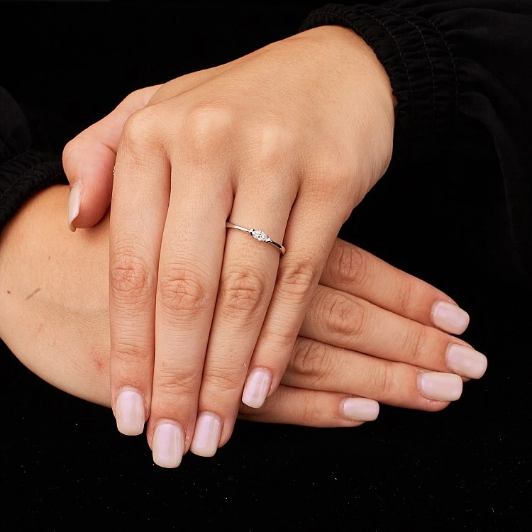 Inel de logodna din Aur cu Diamant Marquise Certificat GIA - model i575