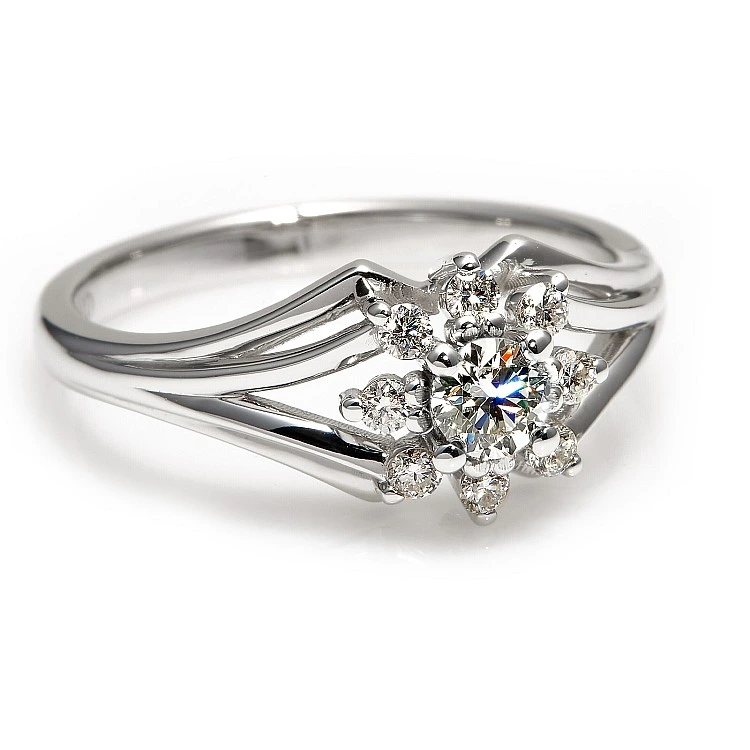 Inel de logodna din Aur 18k sau Platina cu Diamant Central Certificat GIA 0.30ct sau 0.40ct si Diamante secundare - model i006