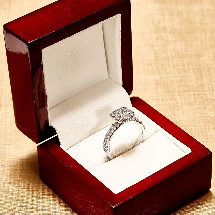 Inel de logodna din Aur 18k cu Diamant Princess certificat GIA - model i1061