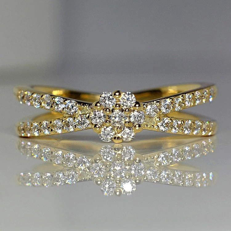 Inel Cadou din Aur cu Diamante - model i112