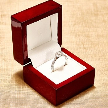 Inel de logodna din Aur 18k cu Diamant Briliant certificat GIA - model i122092