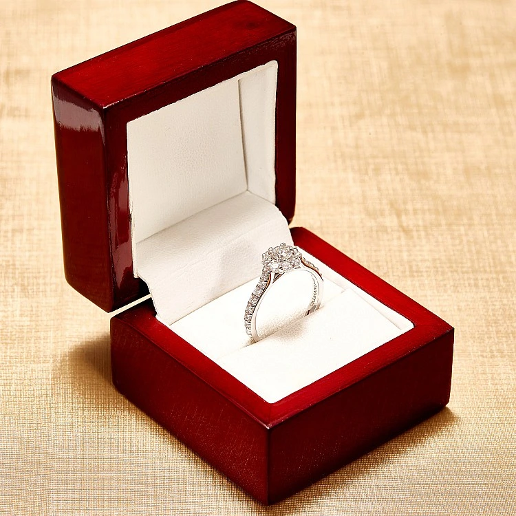 Inel de logodna din Aur 18k cu Diamant Briliant certificat GIA - model i122092