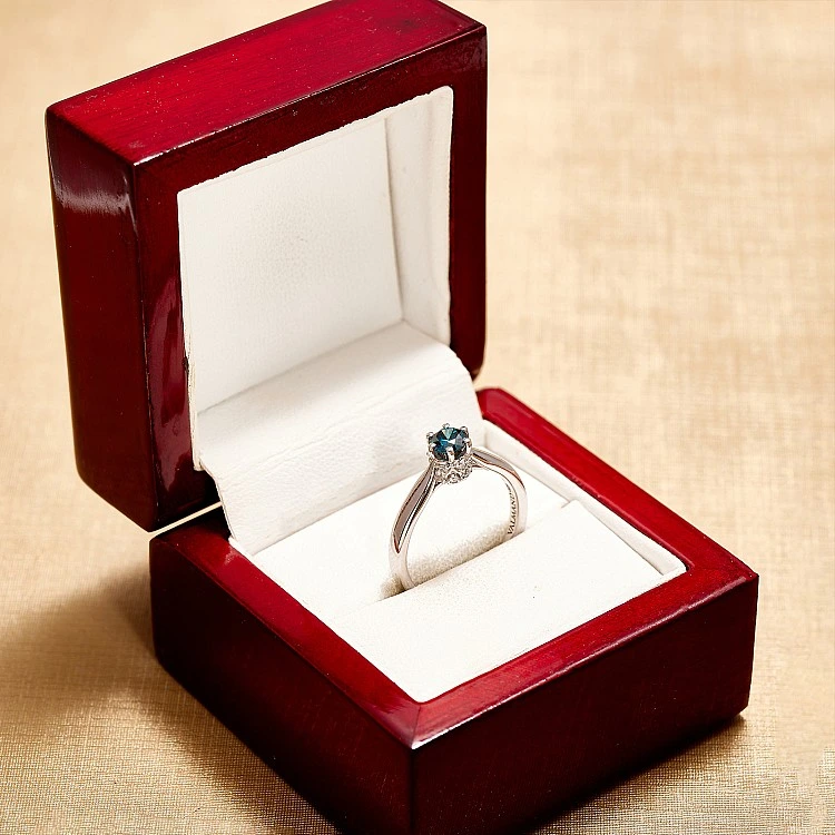 Inel Cadou din Aur 18k sau Platina cu Diamant Albastru si Diamante - model i122995
