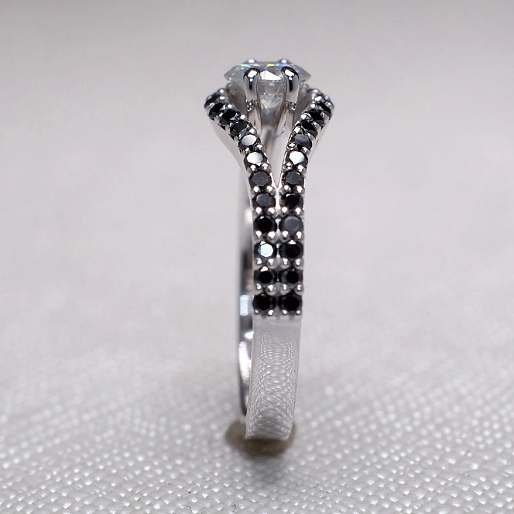 Inel de logodna din Aur 18k sau Platina cu Diamant Incolor si Diamante Negre - GIA 0.30ct sau 0.40ct - model i1240