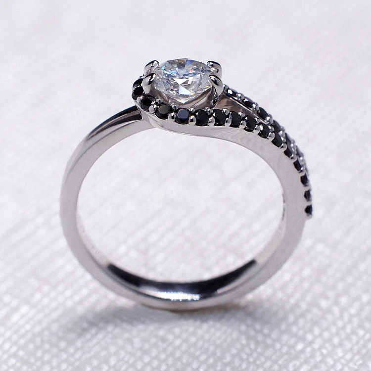 Inel de logodna din Aur 18k sau Platina cu Diamant Incolor si Diamante Negre - GIA 0.30ct sau 0.40ct - model i1240