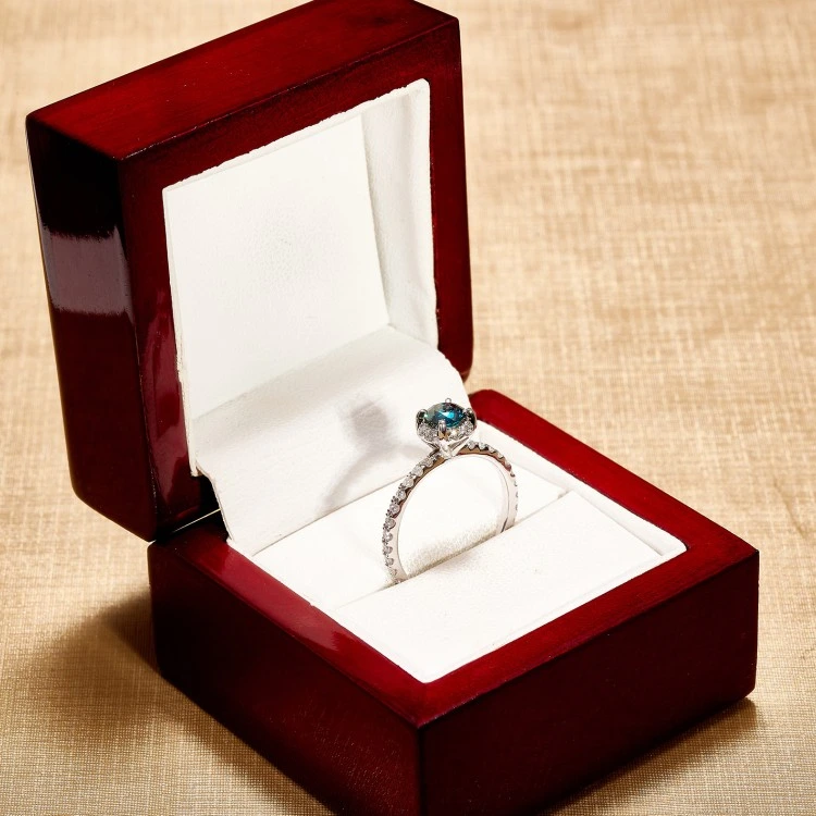 Inel de logodna Anturaj din Platina cu Diamant Albastru si Diamante Incolore - model i164