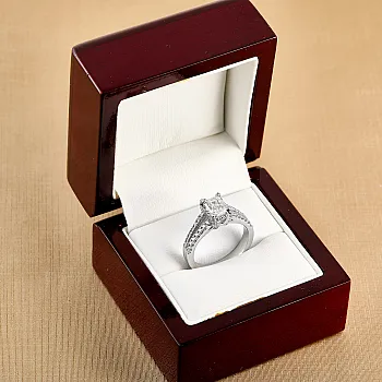 Inel de logodna Anturaj din Aur 18k sau Platina cu Diamant Certificat Emerald GIA 1.00ct si Diamante secundare - model i1859