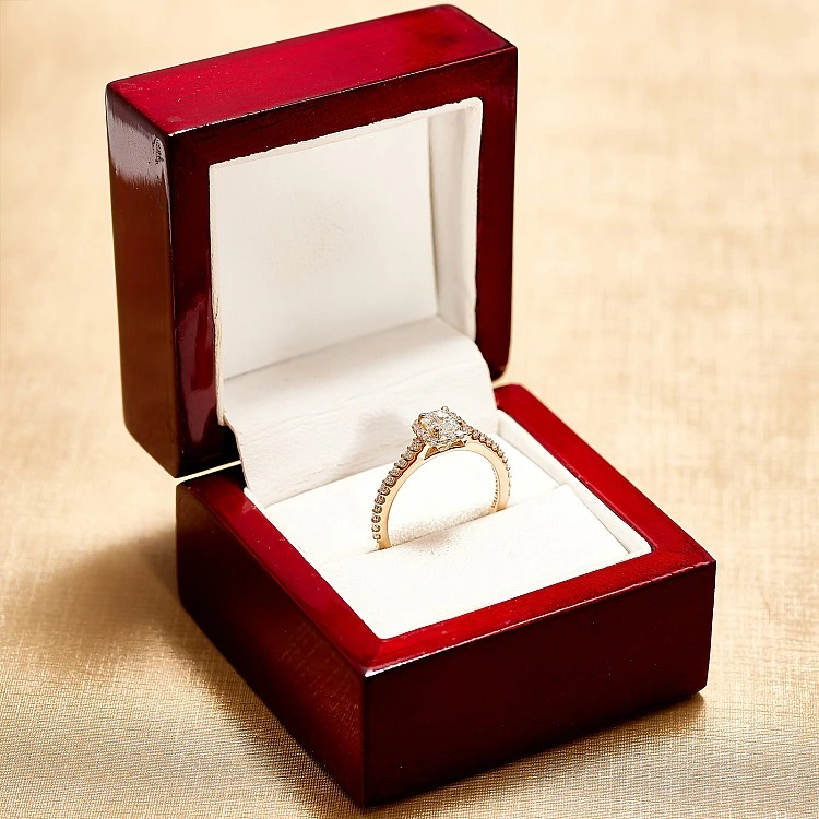 Inel de logodna din Aur Galben 18k cu Diamant Central Cushion certificat GIA - model i1420