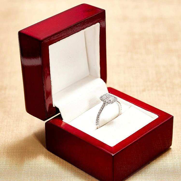 Inel de logodna Anturaj din Aur 18k sau Platina cu Diamant Certificat Emerald GIA 1.00ct si Diamante secundare - model i1420