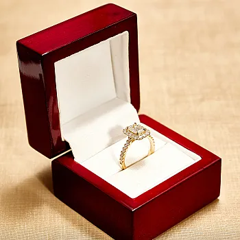 Inel de logodna Anturaj din Aur Galben 18k cu Diamant Emerald Certificat GIA - model i1905