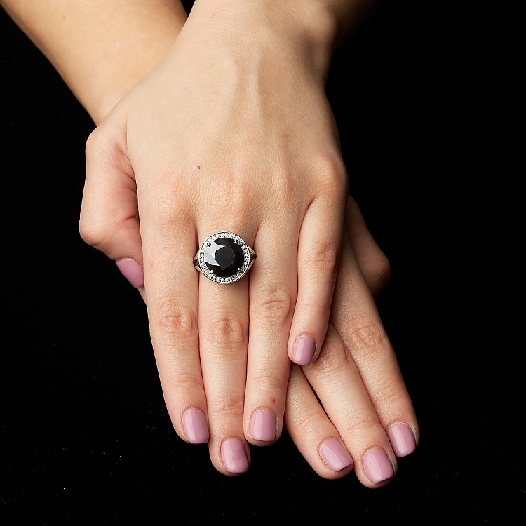 Inel de logodna din Aur cu Diamant Negru si Diamante Incolore - model i2713