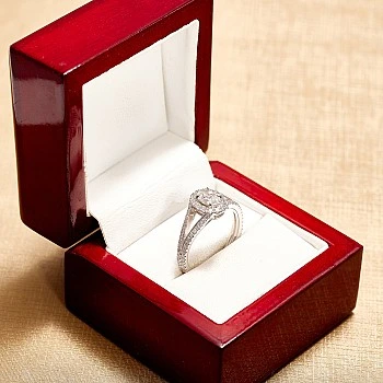 Inel de logodna Anturaj din Aur 18k sau Platina cu Diamant Oval Certificat GIA 0.50ct sau 0.70ct - model i4696