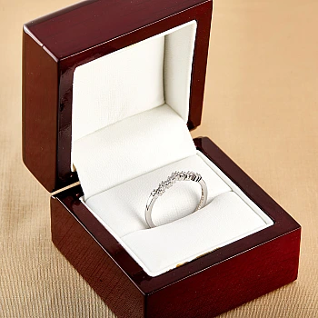 Inel cadou din Aur sau Platina cu diamante - model i1996