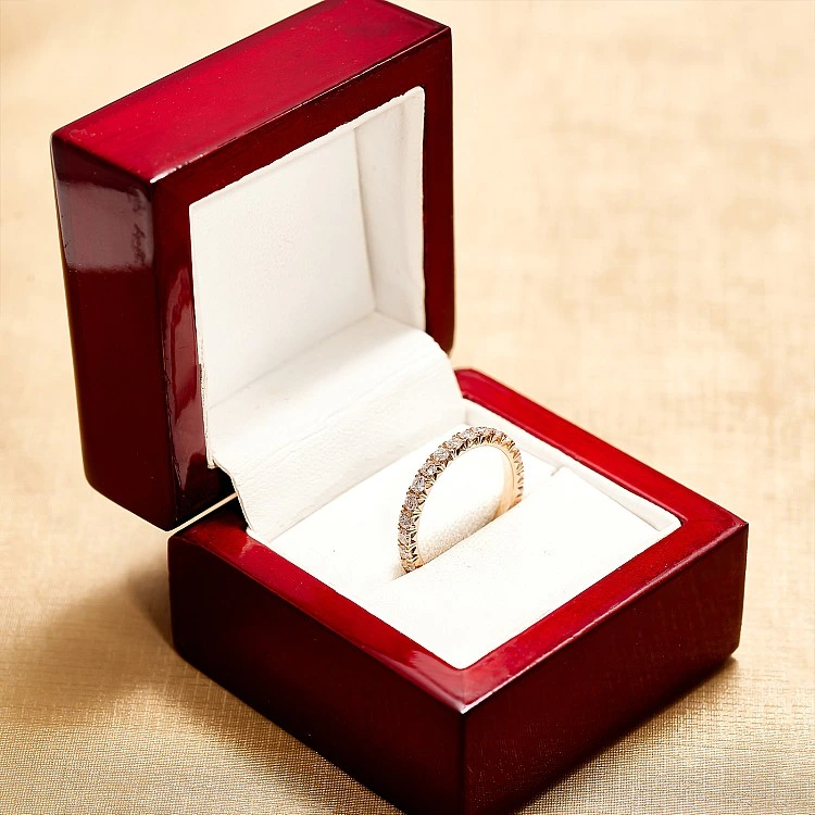 Inel Cadou Eternity din Aur cu Diamante Incolore - model FM52
