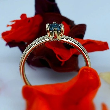 Inel de logodna din Aur 18k sau Platina cu Diamant Albastru si Diamante - model i057