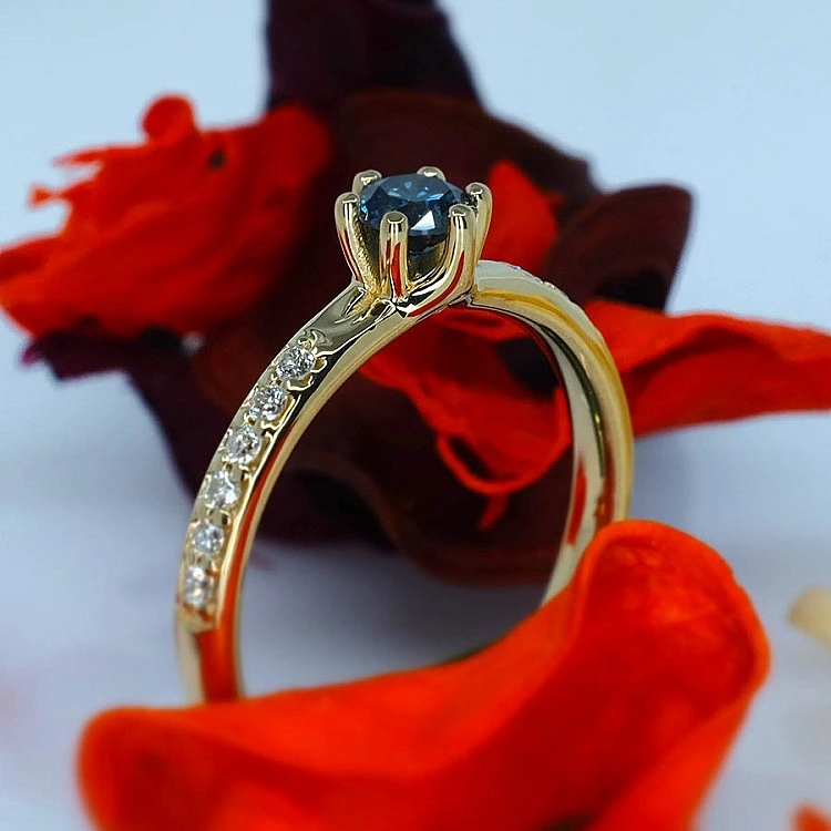 Inel de logodna din Aur 18k sau Platina cu Diamant Albastru si Diamante - model i057