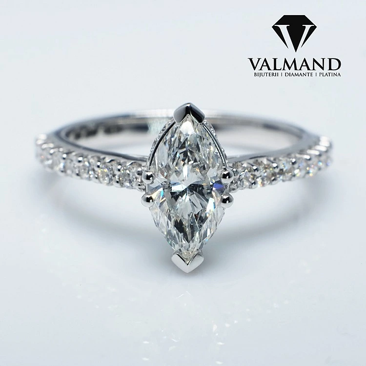 Inel de Logodna Modern din Aur 18k sau Platina cu Diamant Central Marquise GIA 0.50ct sau 0.70ct - model i1050