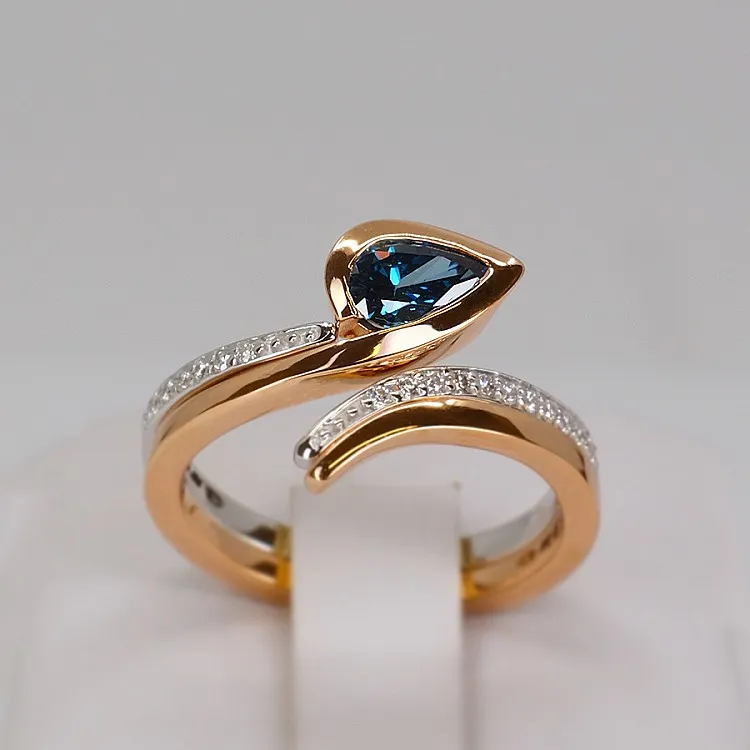 Inel de logodna din Aur cu Diamant Albastru Lacrima - model i1187