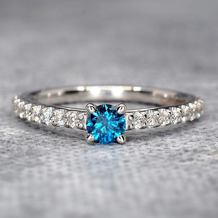 Inel de logodna din Aur 18k sau Platina cu Diamant Albastru si Diamante Incolore - model i122096