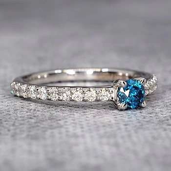 Inel de logodna din Aur 18k sau Platina cu Diamant Albastru si Diamante Incolore - model i122096