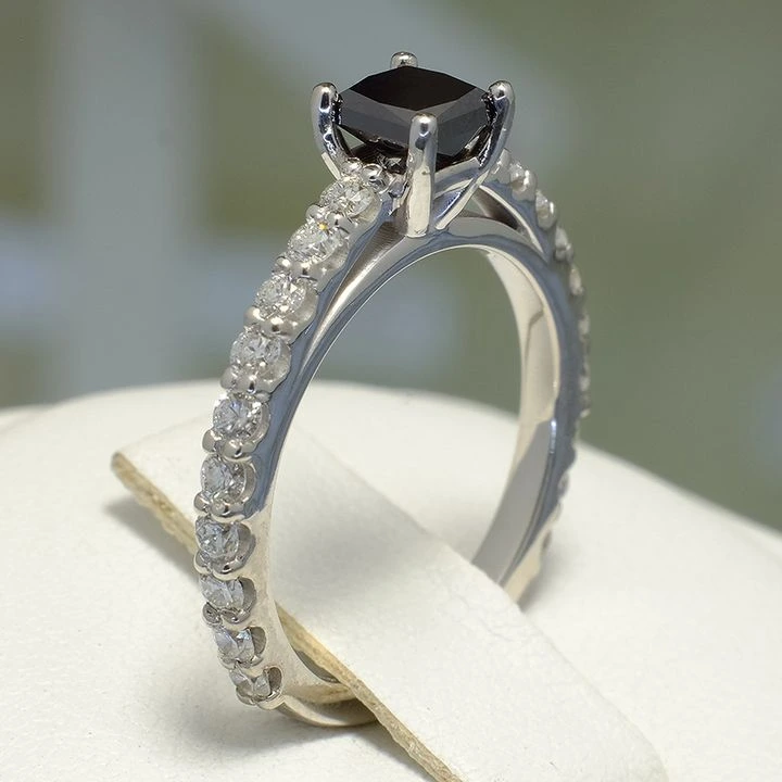 Inel de logodna din Aur 18k sau Platina cu Diamant Negru Princess si Diamante - model i122096