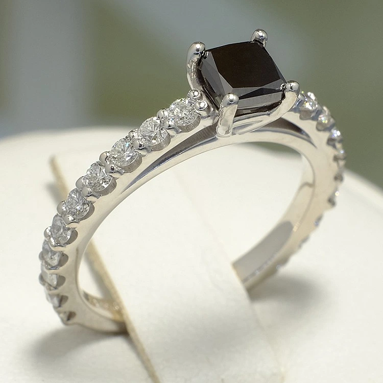 Inel de logodna din Aur 18k sau Platina cu Diamant Negru Princess si Diamante - model i122096