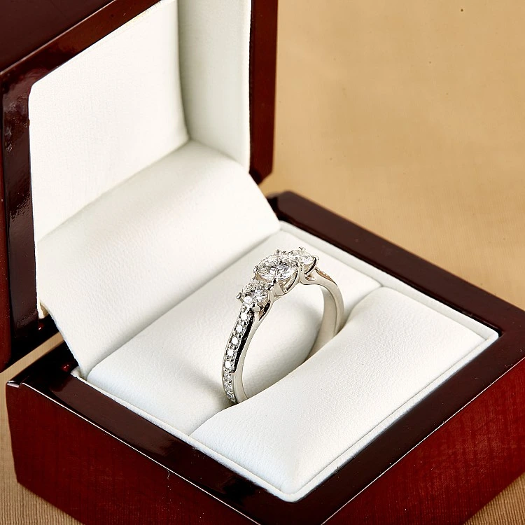 Inel de logodna din Aur 18k sau Platina cu Diamant Central Certificat GIA 0.30ct sau 0.40ct si Diamante secundare - model i122102