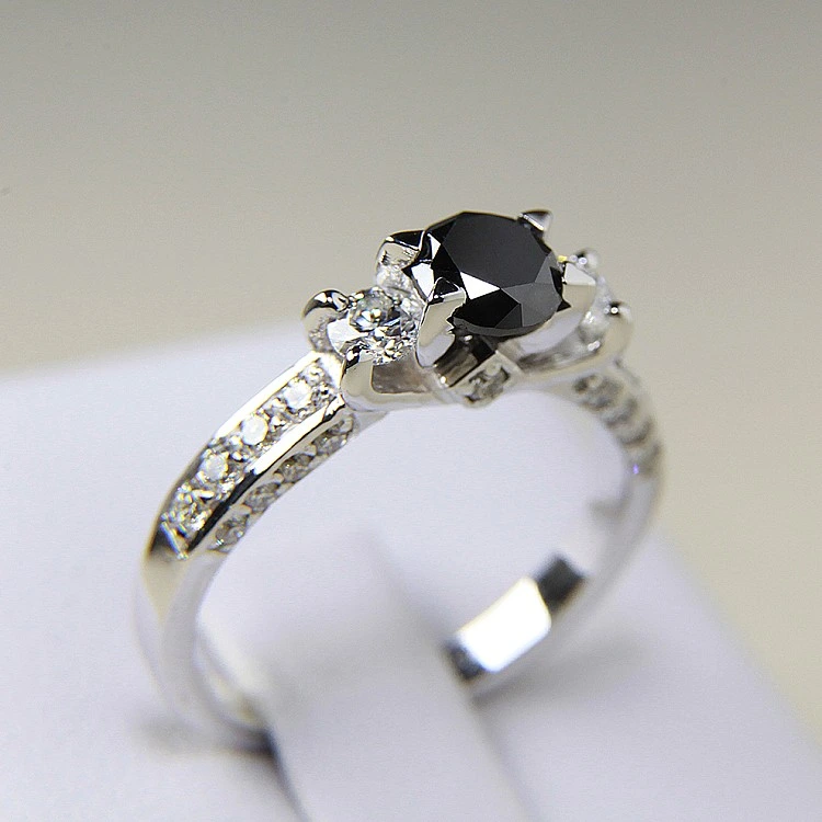 Inel de logodna din Aur 18k sau Platina cu Diamant Negru si Diamante - model i510