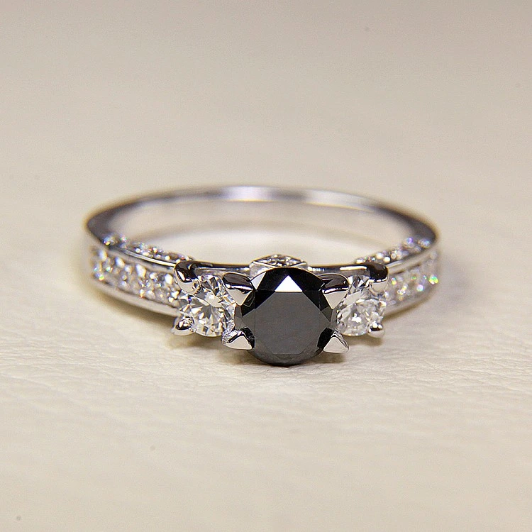 Inel de logodna din Aur 18k sau Platina cu Diamant Negru si Diamante - model i510