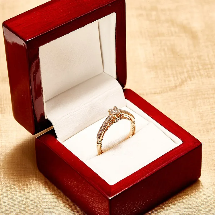 Inel de logodna din Aur cu Diamant Rotund certificat GIA - model i636