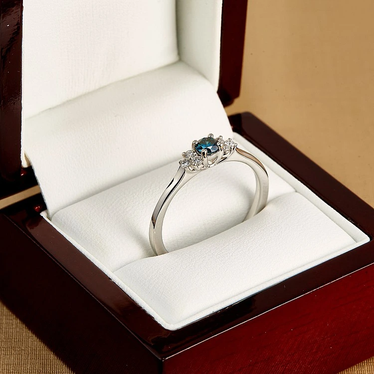 Inel de logodna din Aur 18k sau Platina cu Diamant Albastru si Diamante - model i71604